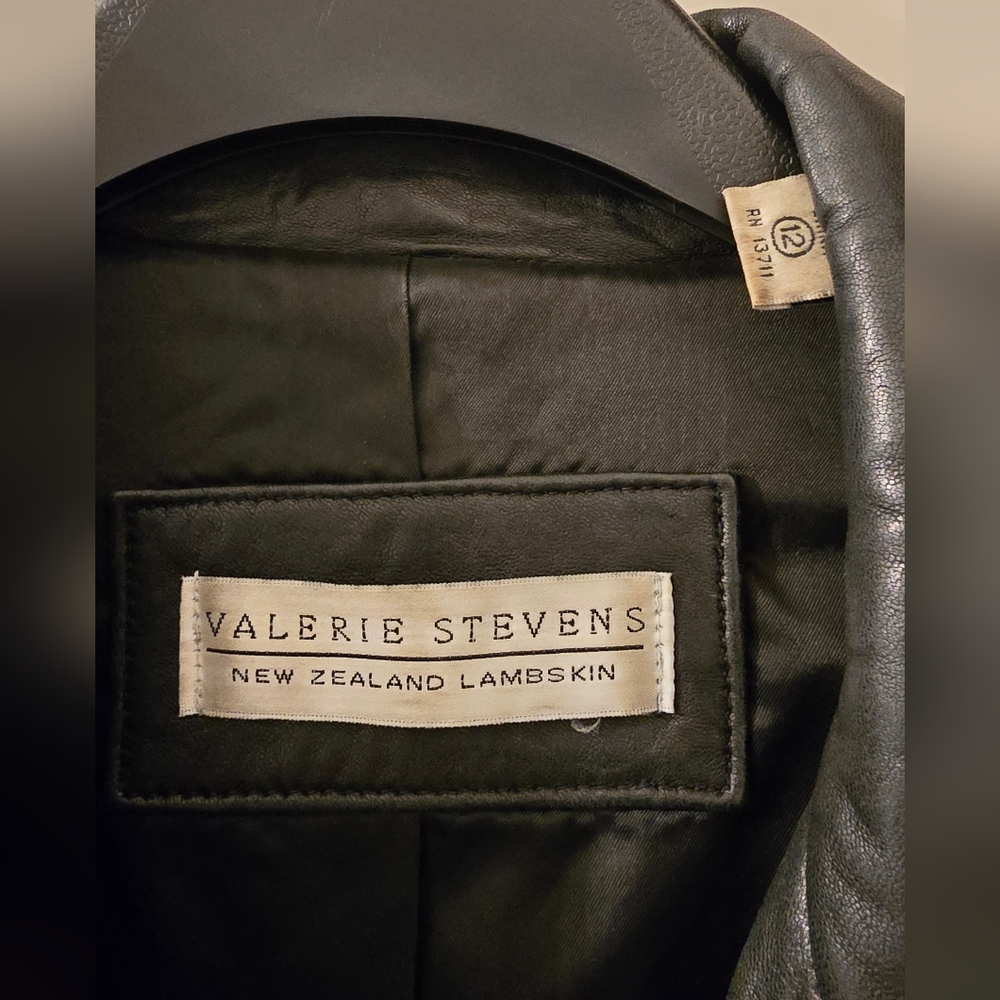 Valerie Stevens New Zealand Lambskin Black Belted Jacket Women's Sz 12 - Picture 2 of 9